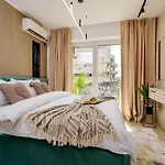 Luxury Ultra & - Piata Romana *