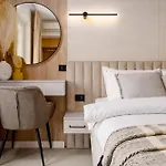 Luxury Ultra & - Piata Romana *