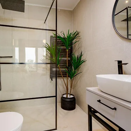 Luxury Ultra Apartment&studio - Piata Romana Appartamento *