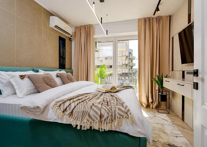 Luxury Ultra & - Piata Romana *