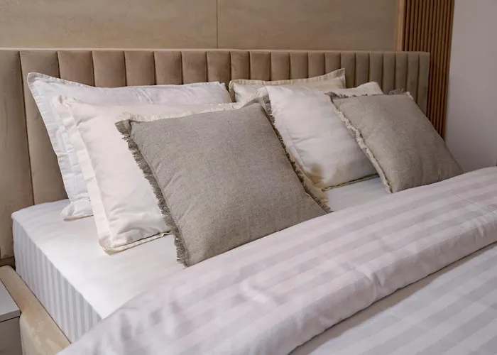 Luxury Ultra & - Piata Romana